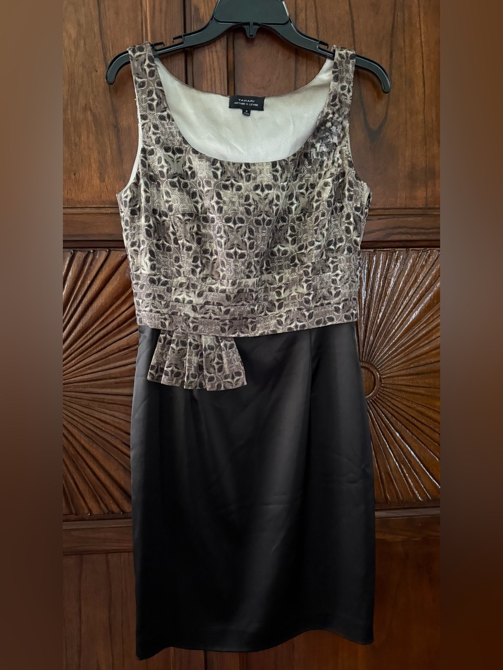 NEW Arthur S. Levine Tahari Gold Print and Black Skirt Sleeveless Dress-Size 6
